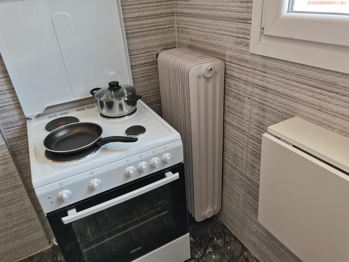 Penthouse Spacious W Super Wifi & Terrace, 2 Min From Metro Athen Eksteriør billede