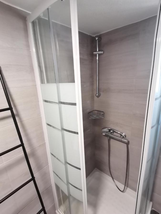 Penthouse Spacious W Super Wifi & Terrace, 2 Min From Metro Athen Eksteriør billede
