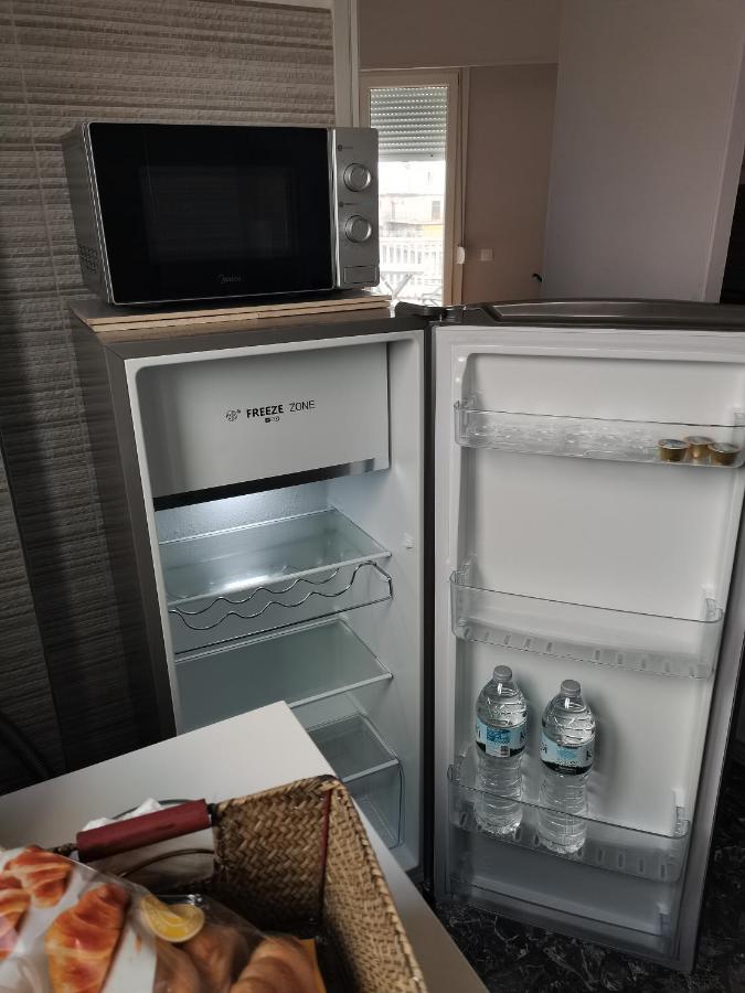 Penthouse Spacious W Super Wifi & Terrace, 2 Min From Metro Athen Eksteriør billede