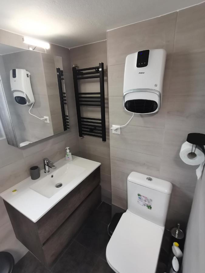 Penthouse Spacious W Super Wifi & Terrace, 2 Min From Metro Athen Eksteriør billede